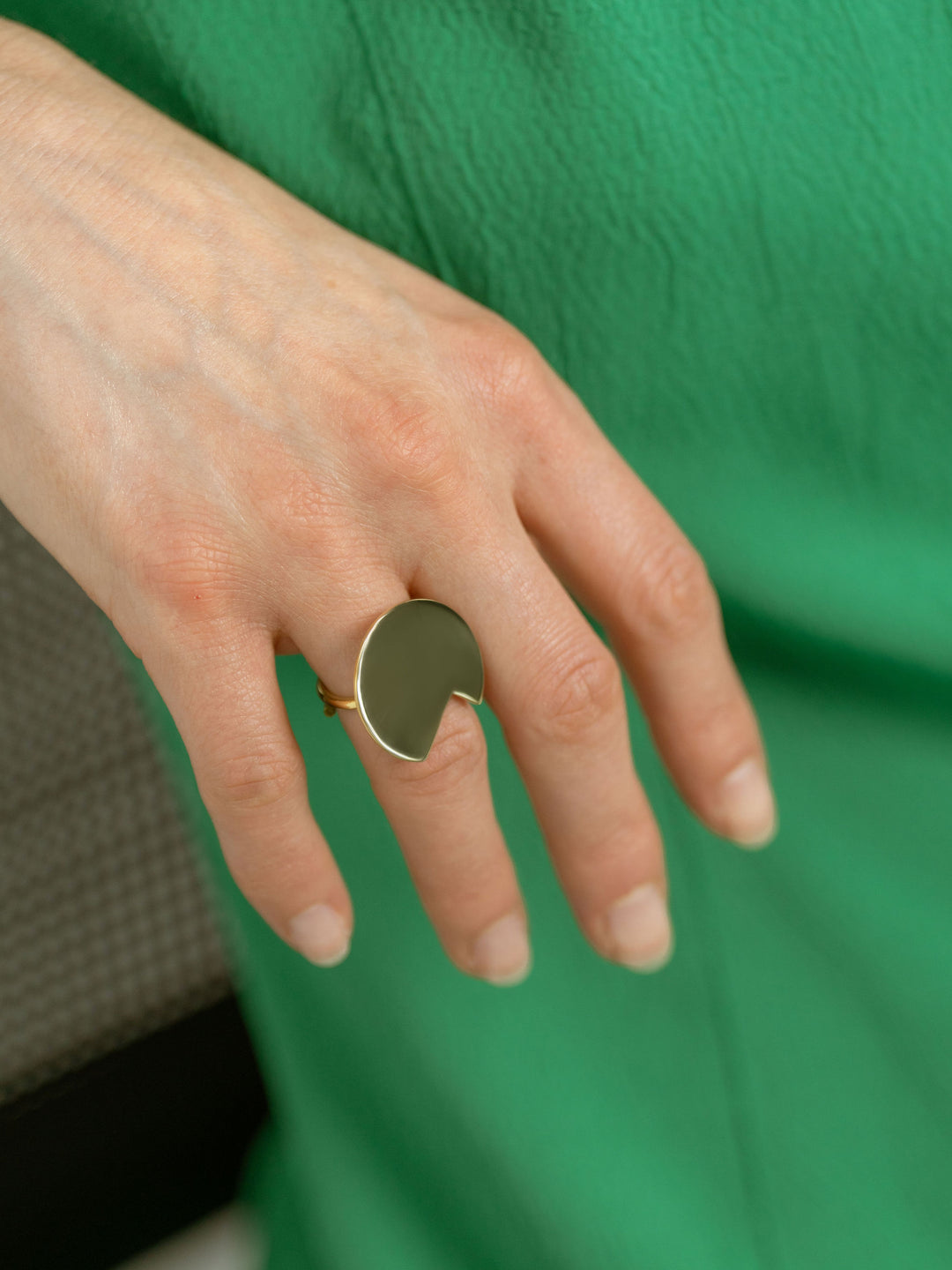 Abstract "Balance" ring