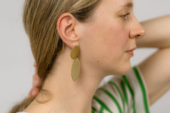 FLUIDITY Long asymmetrical dangle earrings