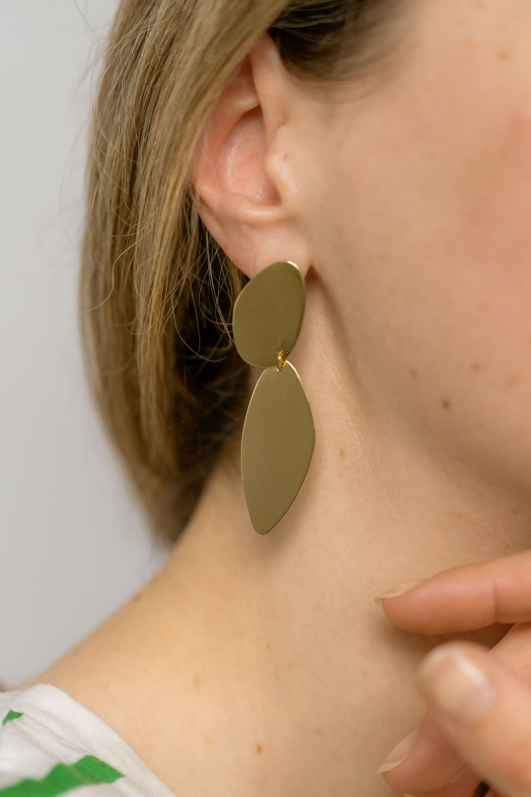 FLUIDITY Long asymmetrical dangle earrings