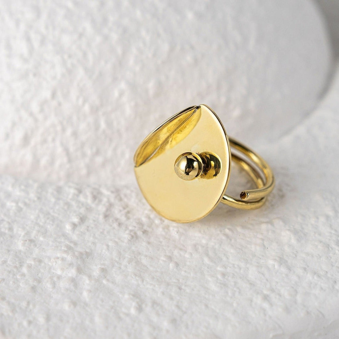 Andrée ring - Gold plated brass Geometrical Ring - Bold Lines Jewellery