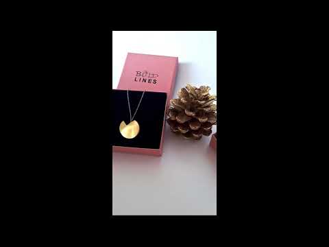 video showing the Bold Lines jewellery Balance necklace and bracelet in their open terracotta box 