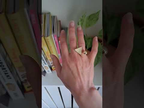 Bold Lines Jewellery Soline gold ring worn on a woman's hand 